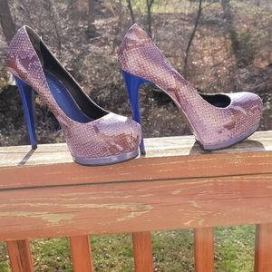 Pour La Victoire Heels